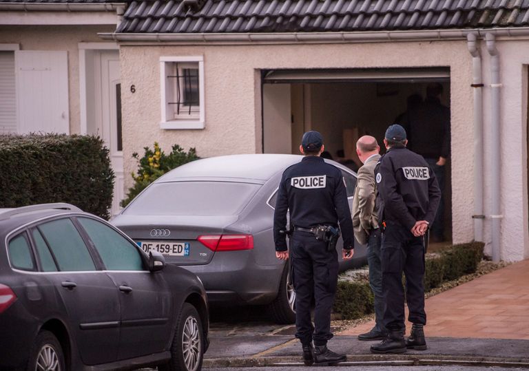 Prantsuse politseinikud maja ees, kus tapeti kolm inimest. Foto: Scanpix.