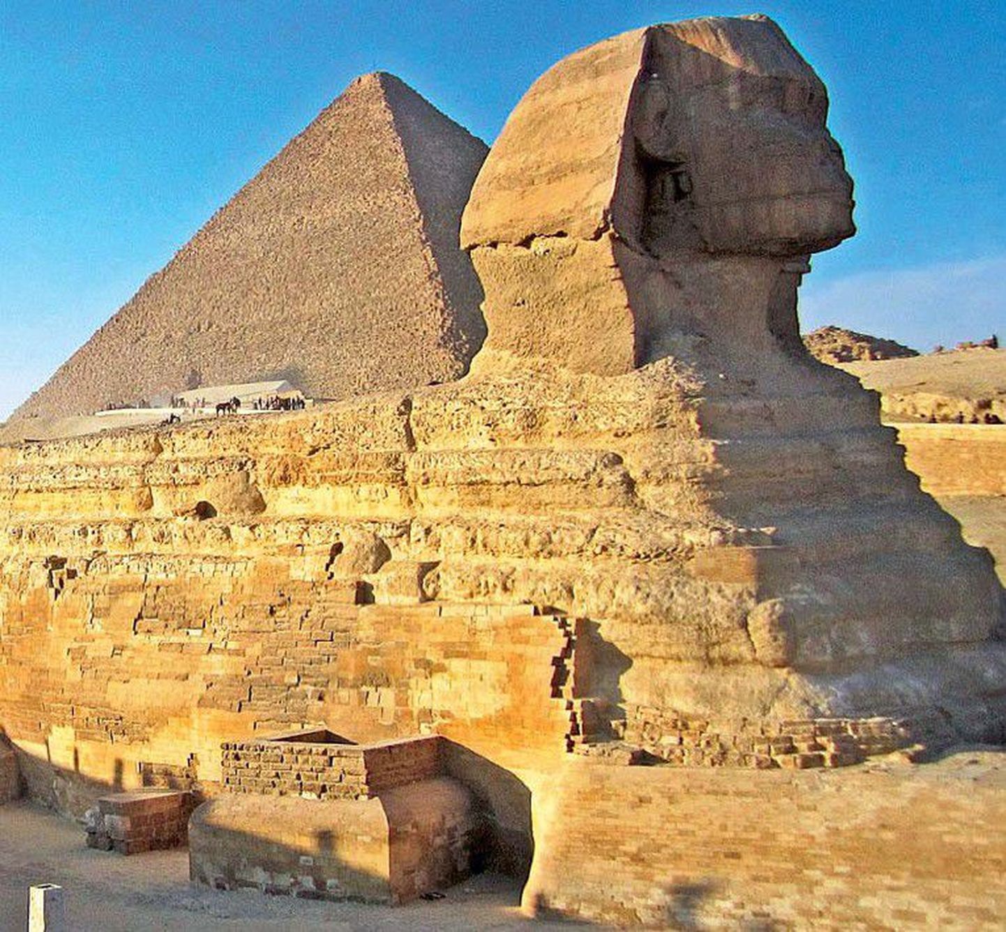 Kairo kuulsaim vaatamisväärsus – Giza püramiidid ja ninata sfinks.
