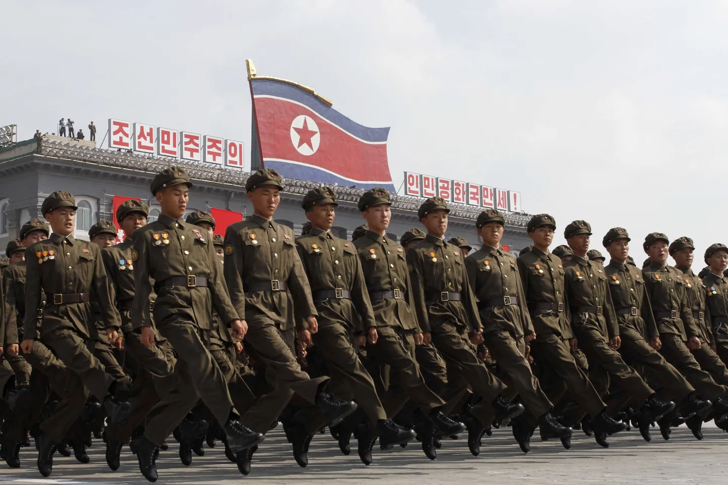 Põhja-Korea sõdurid Pyongyangis paraadil