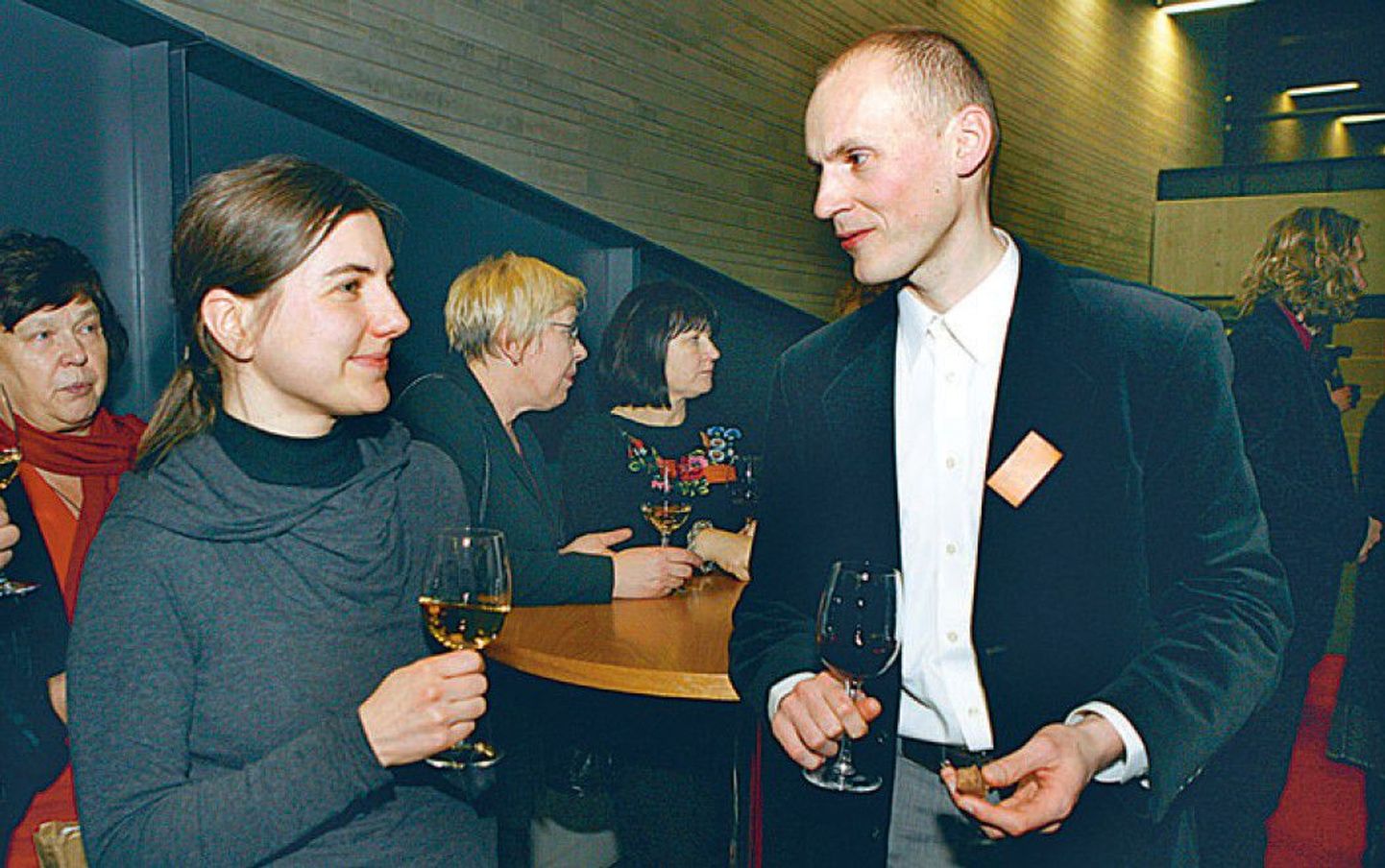 Noore arhitekti preemia 2008 saaja Siiri Vallner (vasakul) ja üks nominentidest Jaan Tiidemann.