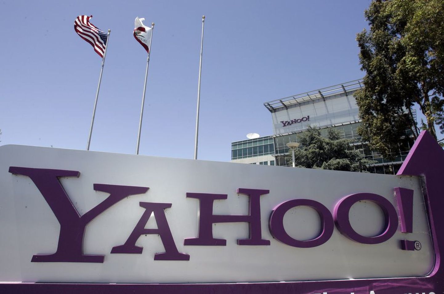 Логотип Yahoo.