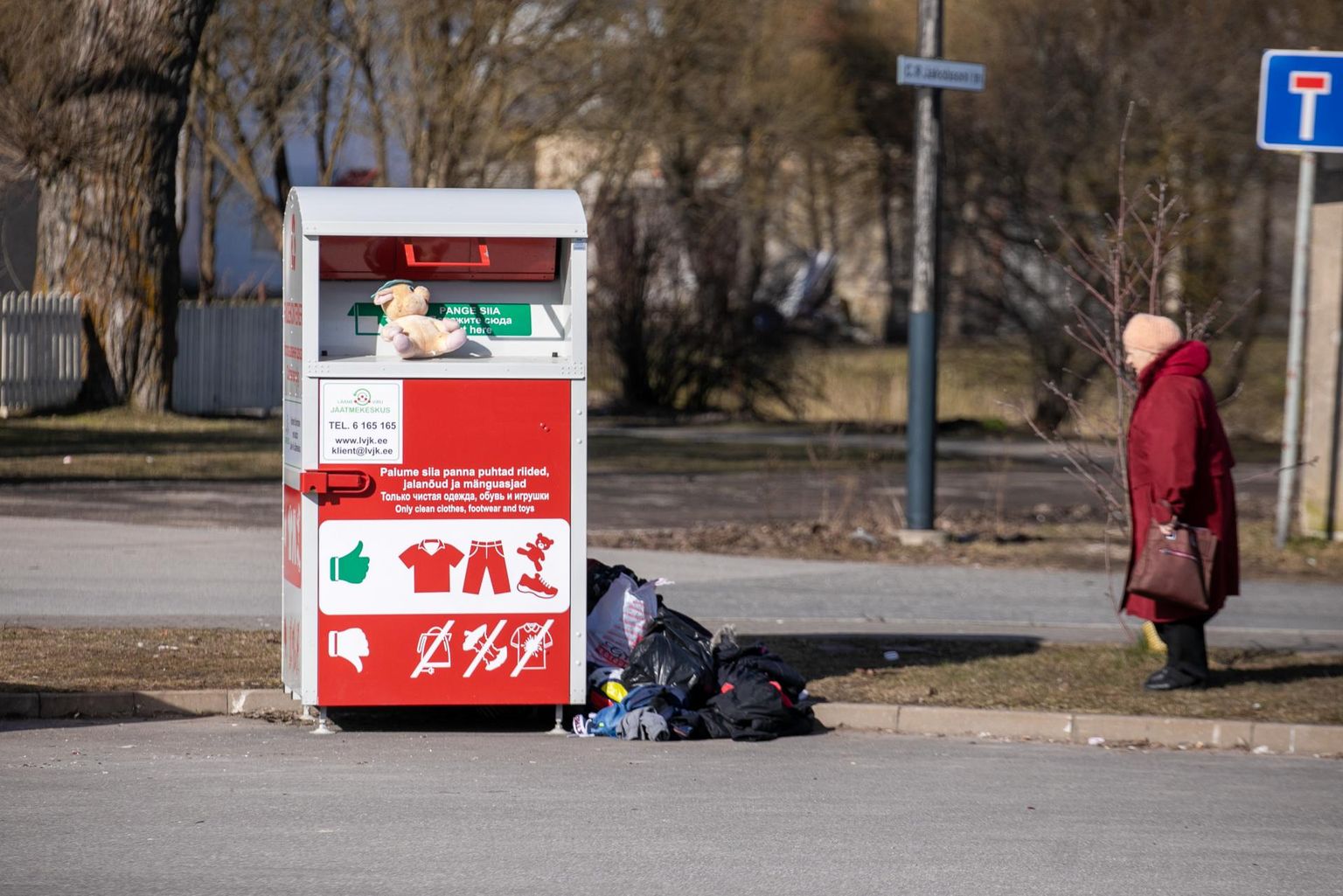 Riidekonteinereid tühjendatakse esmaspäeval, kolmapäeval ja reedel päeva esimeses pooles – seda on hea teada, kui on plaan riidekott konteinerisse viia ja valitseb kahtlus, kas selles ruumi leidub.