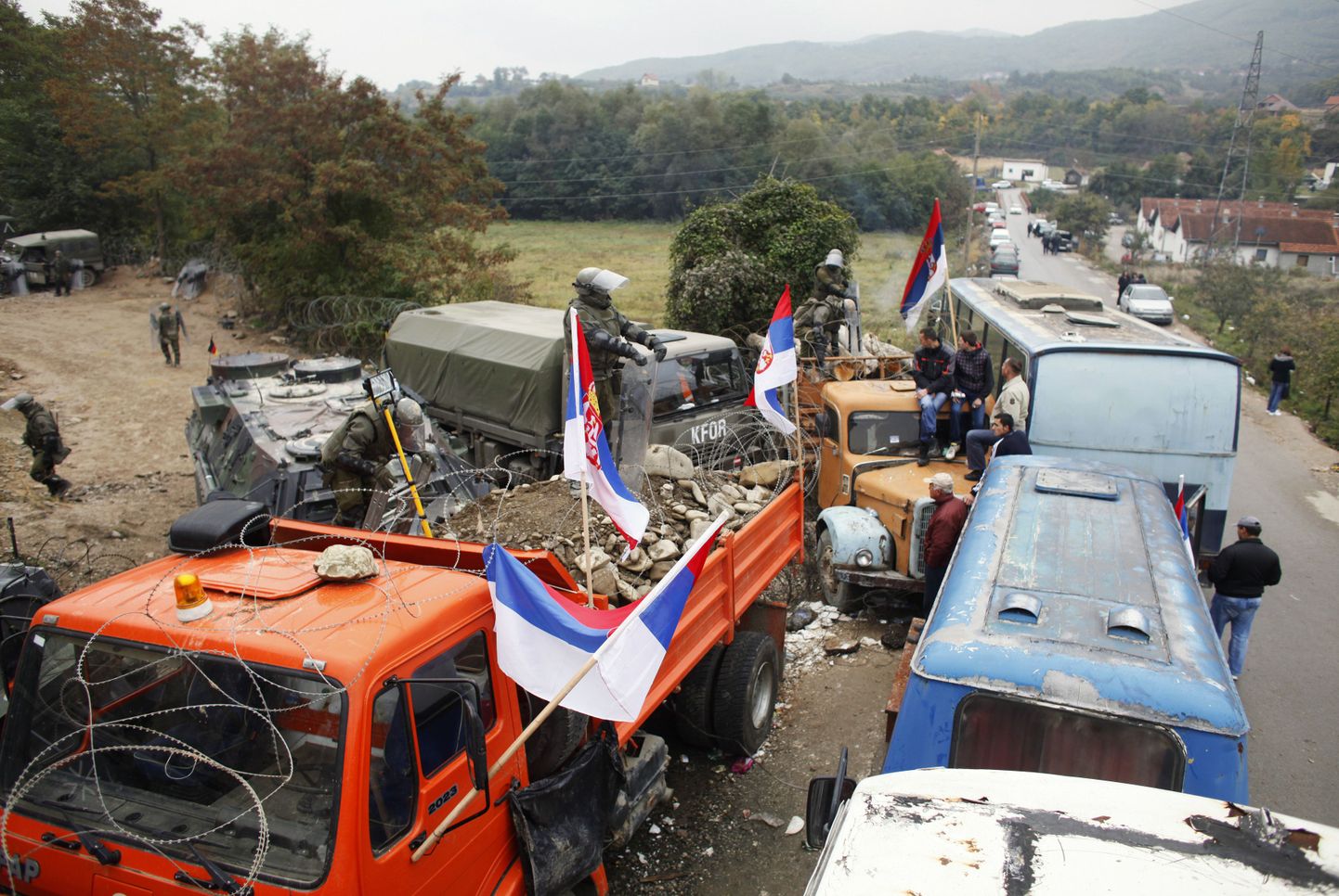 Акция косовских сербов в октябре 2011 года.