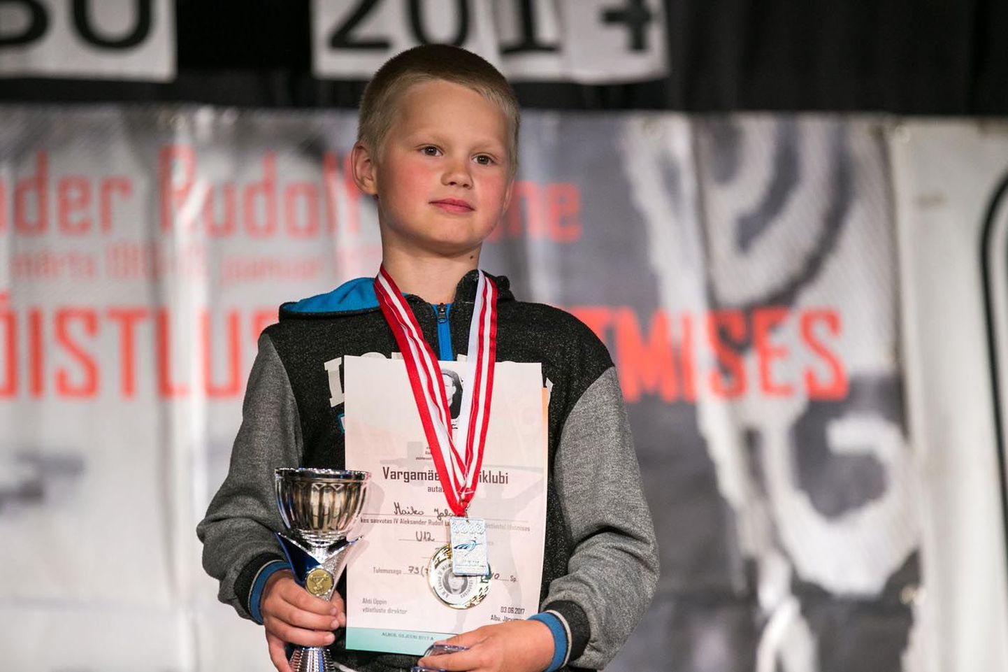 Aravete keskkooli õpilane Maiko Jalast rõõmustab, ta on Järvamaa meister kaaluklassis kuni 40 kilogrammi ja vanuseklassi U12 võitja.