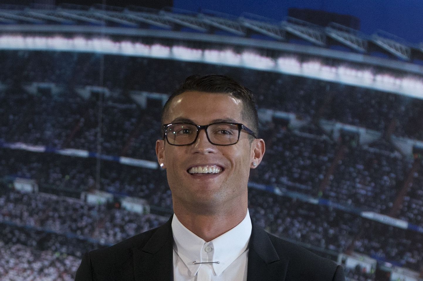 Cristiano Ronaldo uue lepingu allkirjastamisel.