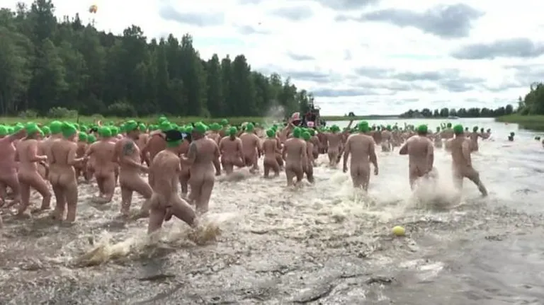 Soomes püstitasid alasti ujujad rekordi