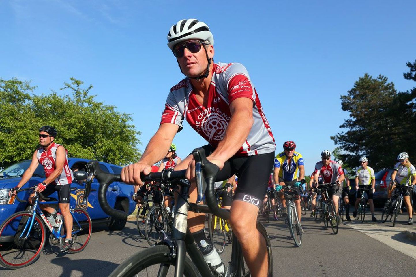 Эритропоэтин (ЭПО) использовал и скандально известный велогонщик Лэнс Армстронг, семикратный победитель Тур де Франс, который в 2012 году был пожизненно дисквалифицирован за применение допинга и лишен всех спортивных титулов, полученных с 1998 года.