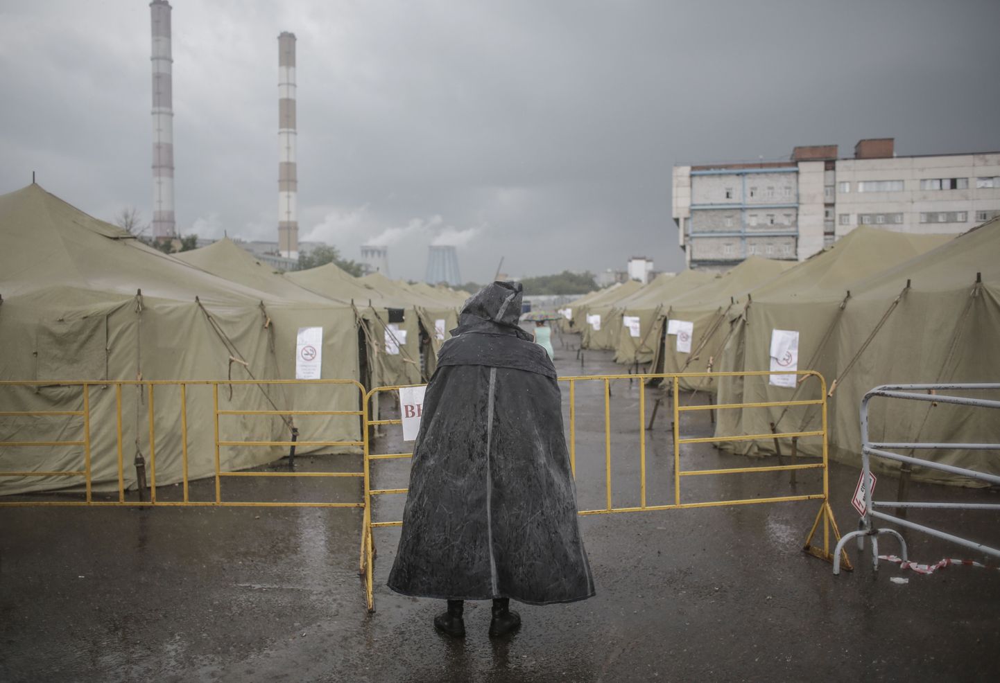 Illegaalsete migrantide ajutine laager MOskvas.