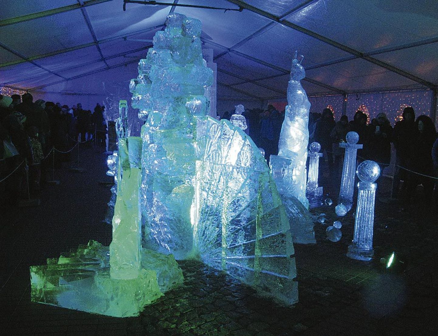 Teemat “Maailma imed” käsitleti jääskulptuuride festivalil erinevalt.