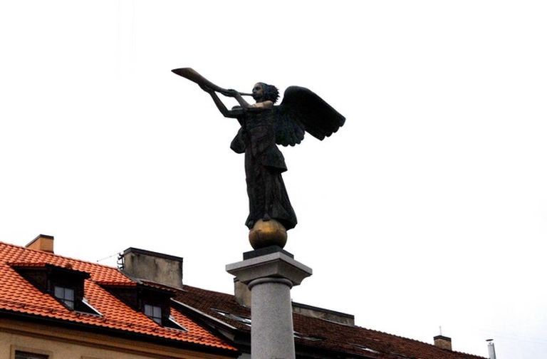 Ангел над главной площадью Ужуписа