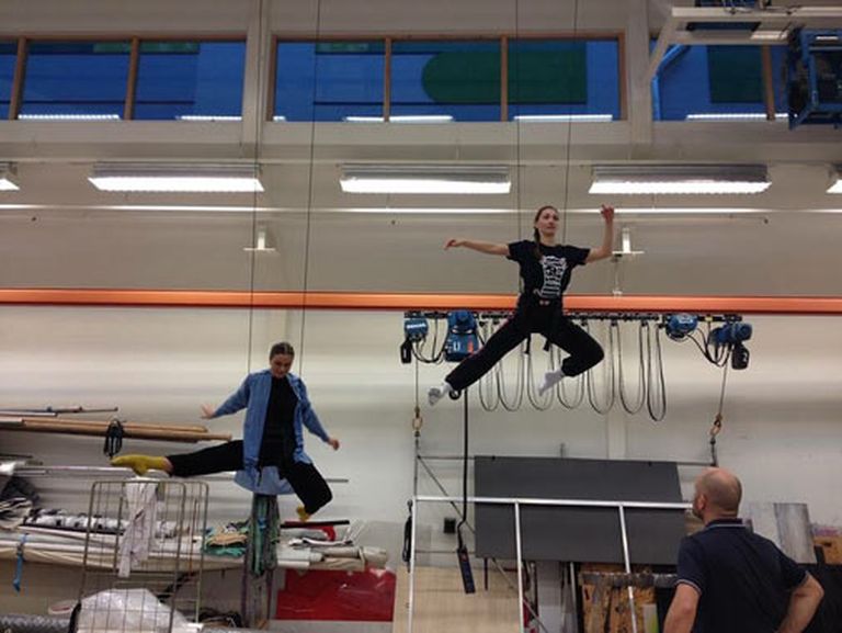 GoteborgsOperan, tehniskais tests "lidošanai" izrādē Tranquil, horeogrāfs Saburo Teshigawara 2015 