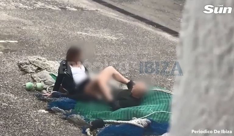 Eivissa saare kalaturul avalikult seksinud