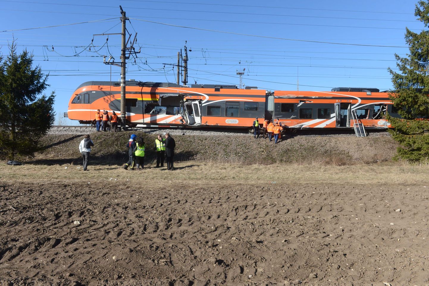Kolmapäeval juhtus Harjumaal Raasiku raudteeülesõidul traagiline avarii, milles hukkus kaks inimest.