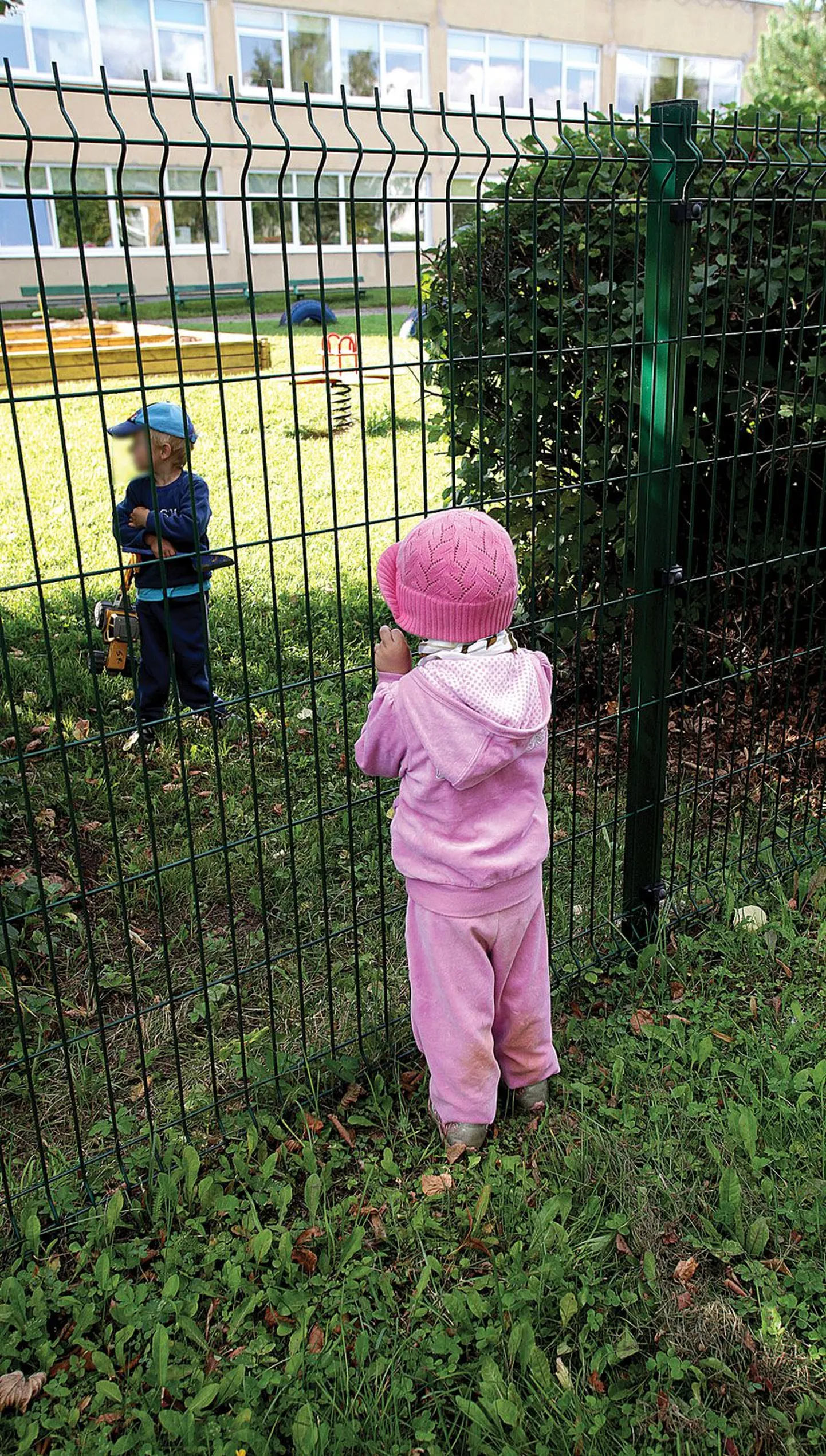 Lasteaeda pääsemist ootab Tartus sadu lapsi, ehkki seaduse järgi peaks omavalitsus lasteaiakoha tagama kõigile seda soovijatele.
