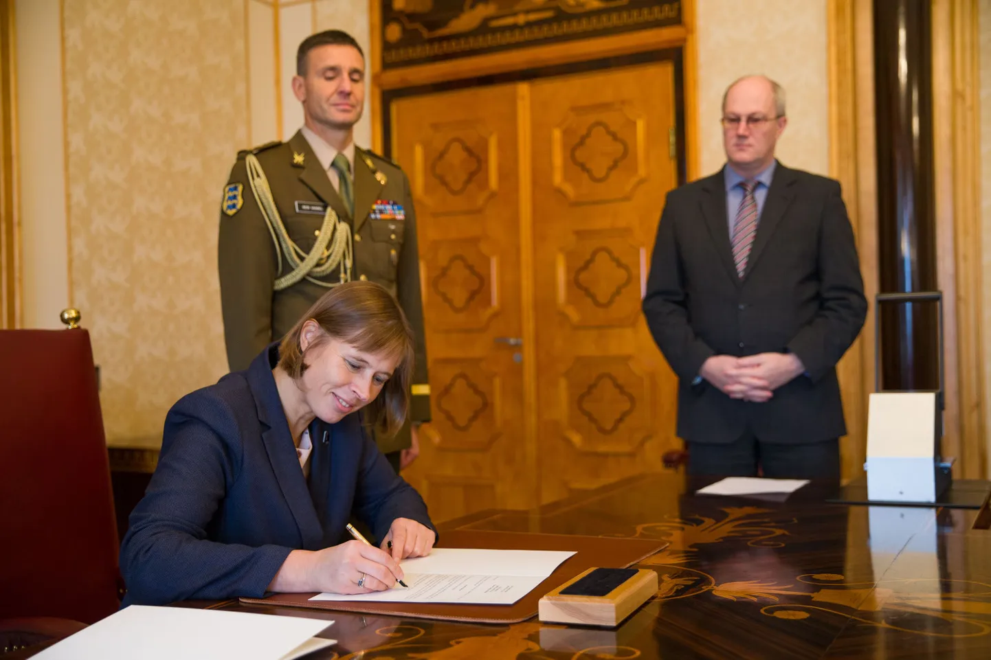 President Kaljulaid allkirjastas kolme diplomaatilise esindaja volikirjad ja tagasikutsumiskirjad.