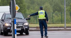 Politsei karmistab dokumentide kontrolli