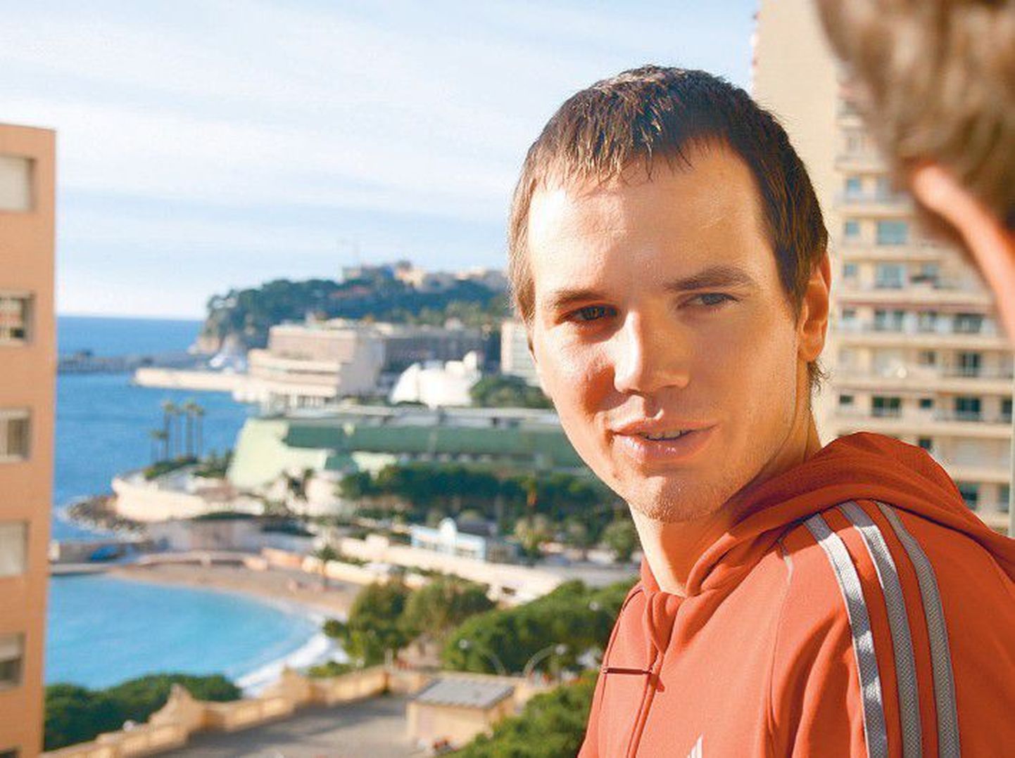 С балкона квартиры, которую Рейн Таарамяэ снимает в Монако, открывается чудный вид на побережье.