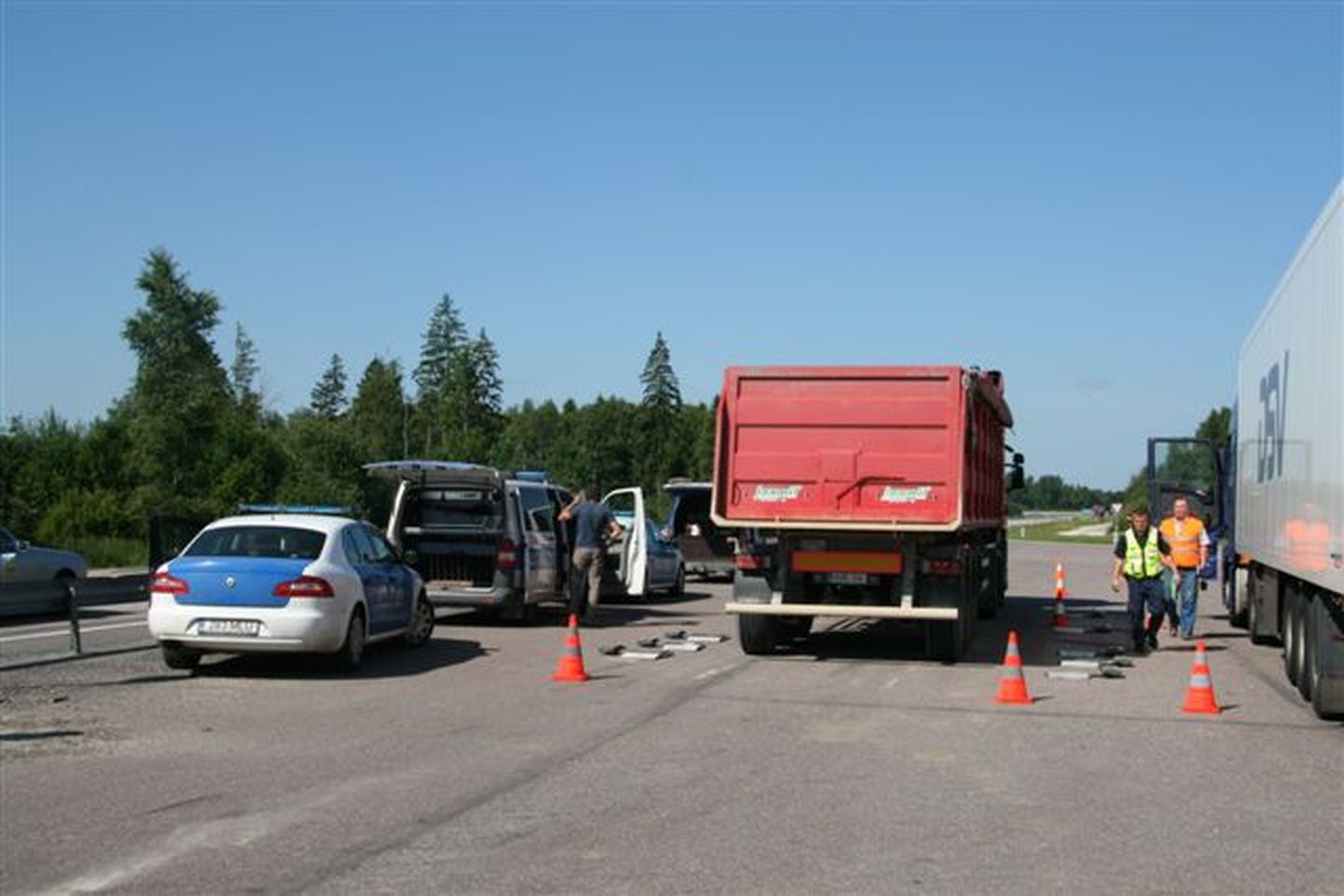 Veoautode kontrollimine Lõuna-Eesti teedel.