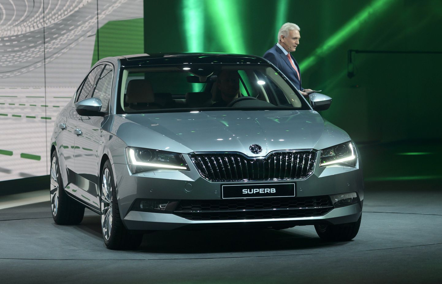 Märtsi alguses uut Superbi presenteerinud Škoda juht Winfried Vahland tahaks Tšehhit kiiresti euroalas näha.