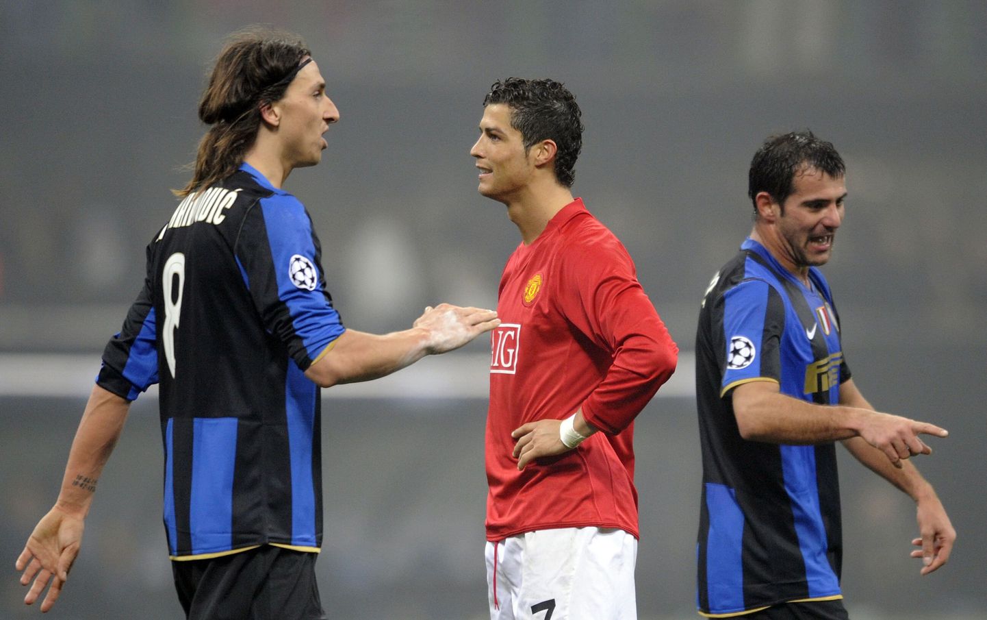 Cristiano Ronaldo (keskel) Zlatan Ibrahimovic (vasakul)