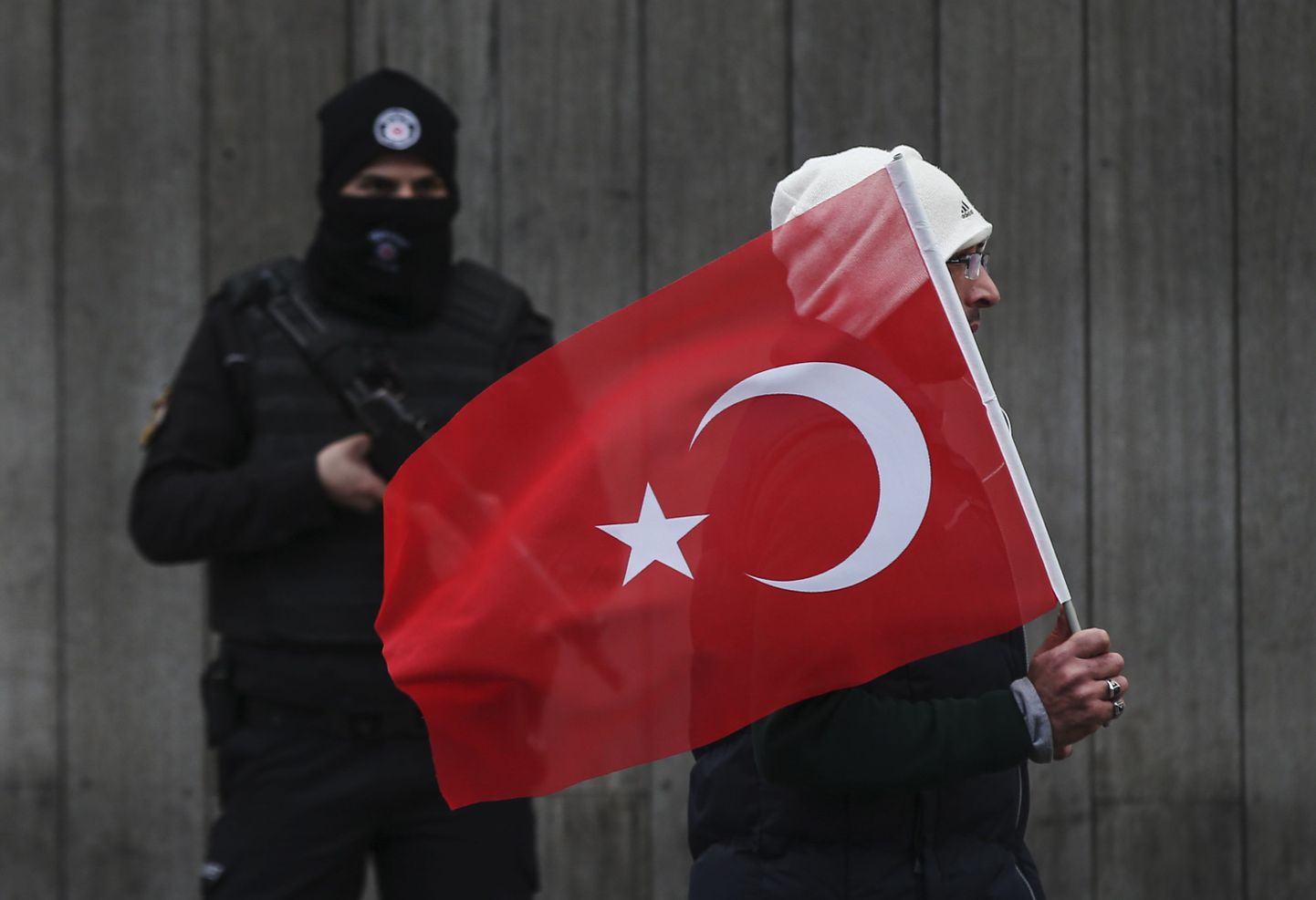 Türgi võttis vahi alla kaks arvatavat IS-i võitlejat.