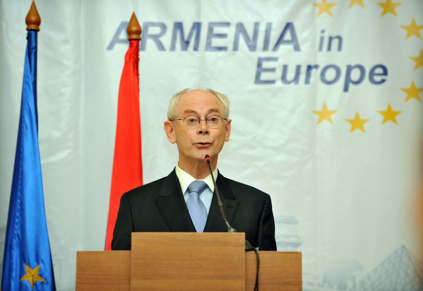 Euroopa Liidu president Herman Van Rompuy kõnelemas Armeenia parlamendis 4. juulil.