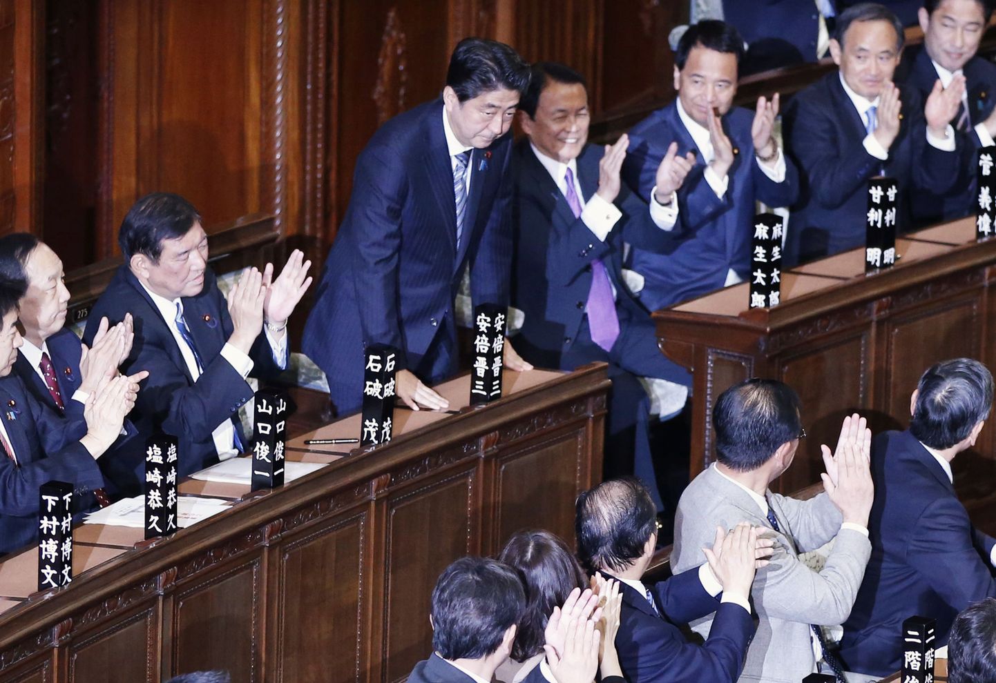 Shinzo Abe pärast parlamendi alamkojas toimunud hääletust.