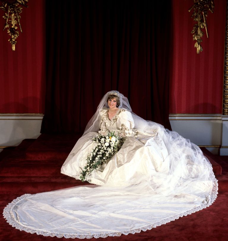 Printsess Diana oma pulmapäeval Emanueli kleidis / PA/PA Wire/PA Images