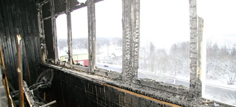 2006. gadā ugunsgrēka izpostītais dzīvoklis M. Ķempes ielā 