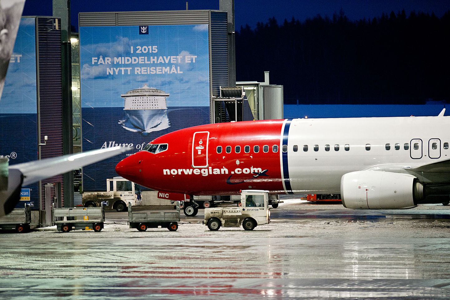 Lennukompanii Norwegian Air lennuk Oslo lennuväljal.