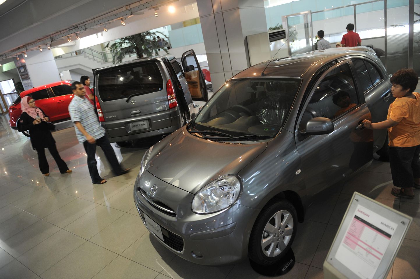 Indoneslased Nissaneid uudistamas