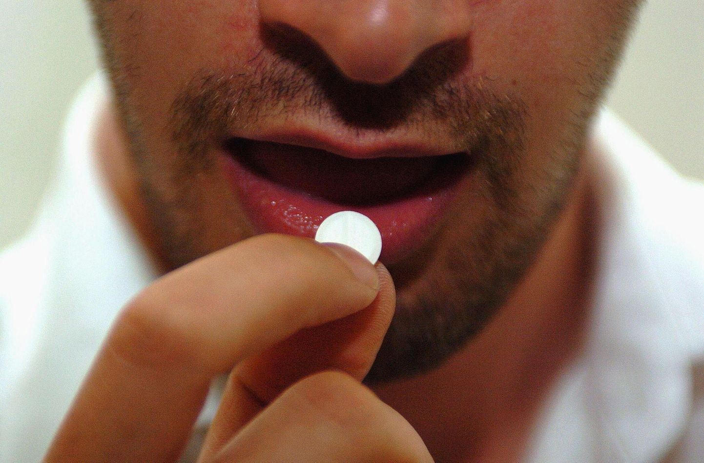 Aspiriini võtmine võib aidata vähi vastu, kuid suurendab teiste haiguste riski.