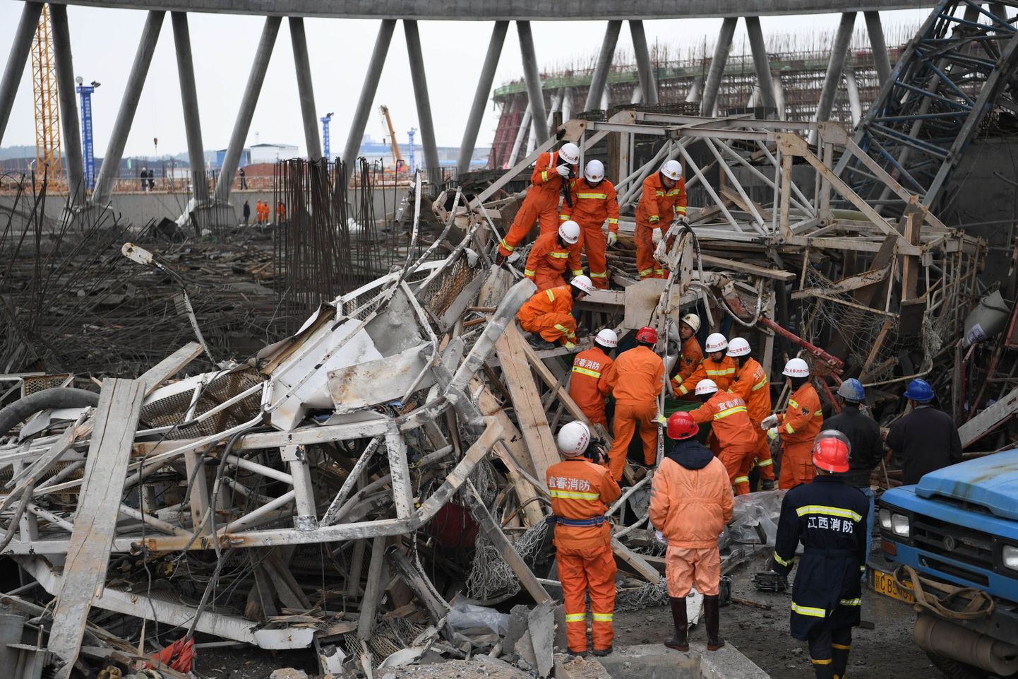 Hiina keskosas sai neljapäeval elektrijaama ehitusel aset leidnud varingus surma vähemalt 22 inimest.