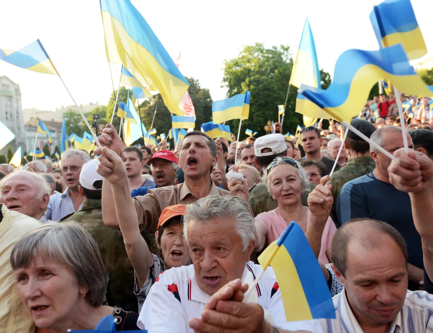 ukraina presidendikandidaadi Petro Porošenko toetajad.