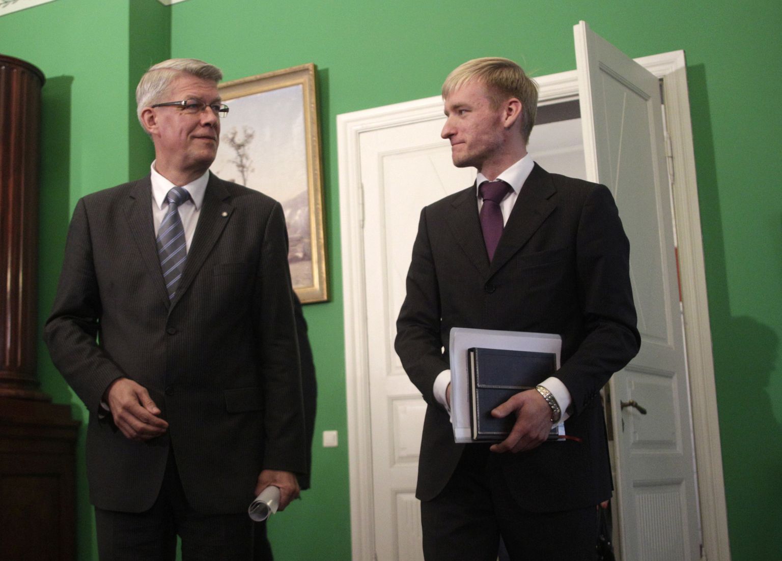Zalersi Reformierakonna juht Valdis Zatlers (vasakul) ja peaministrikandidaat Edmunds Sprudzs.