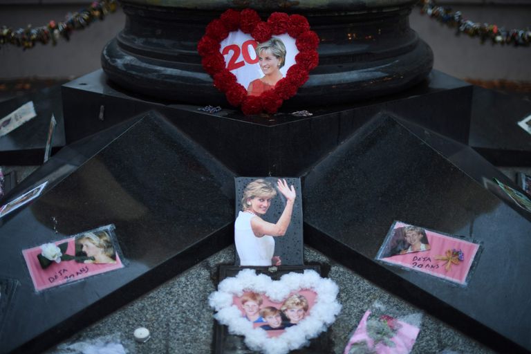 Printsess Diana 20. surma-aastapäev, teda mälestatakse nii Ühendkuningriigis kui Prantsusmaal