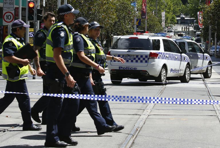 Austraalias Melbourne'is sõitis auto kõnniteele rahva sekka, hukkus vähemalt kolm inimest