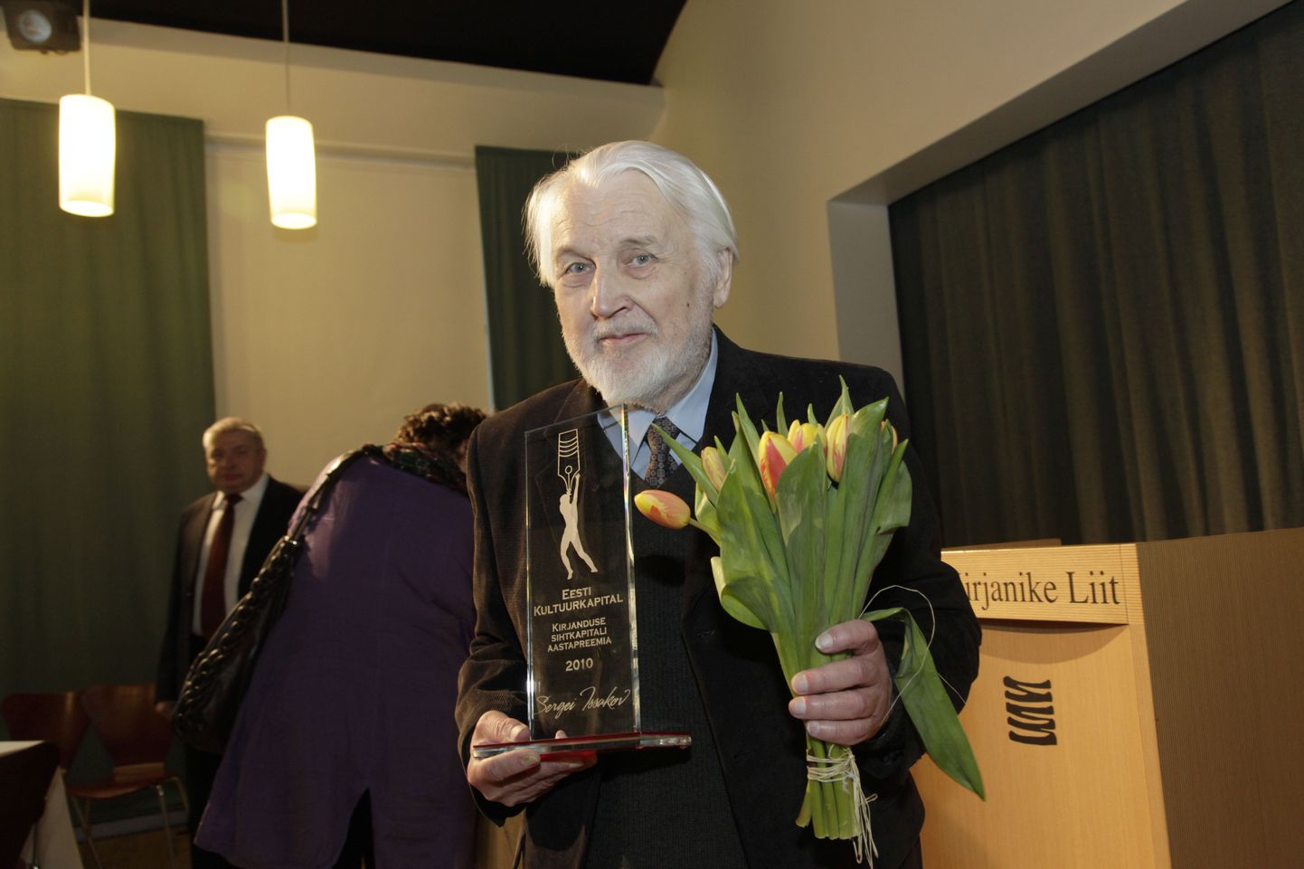 В 2011 году Сергей Исаков стал лауреатом премии фонда «Капитал культуры» за исследования в области русско-эстонских отношений и литературы.