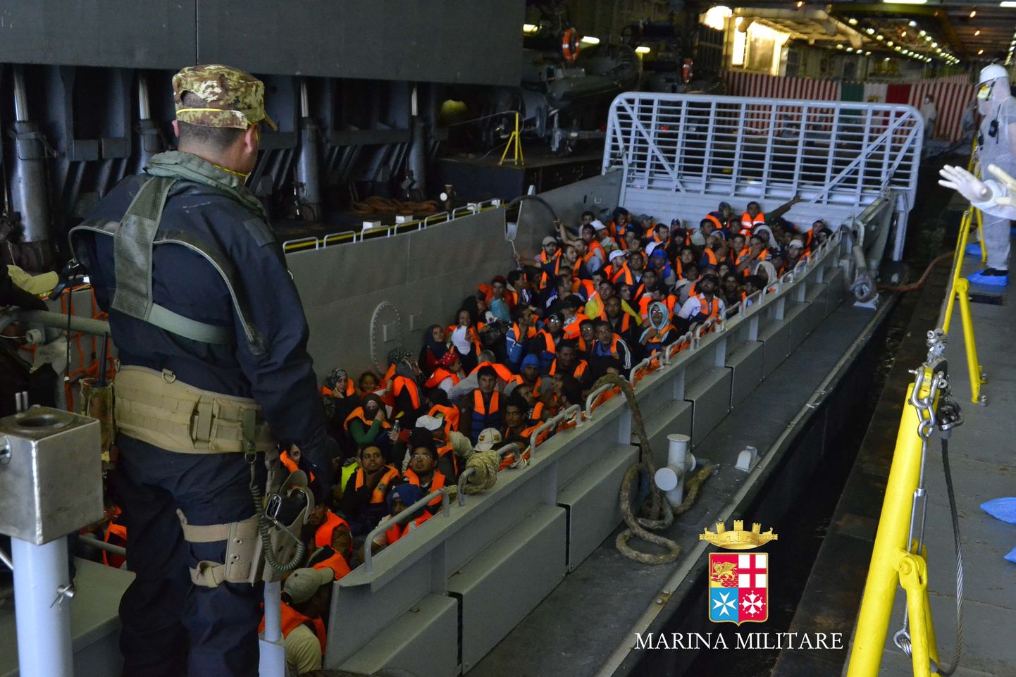 Itaalias leiti põgenikelaevast 30 surnukeha