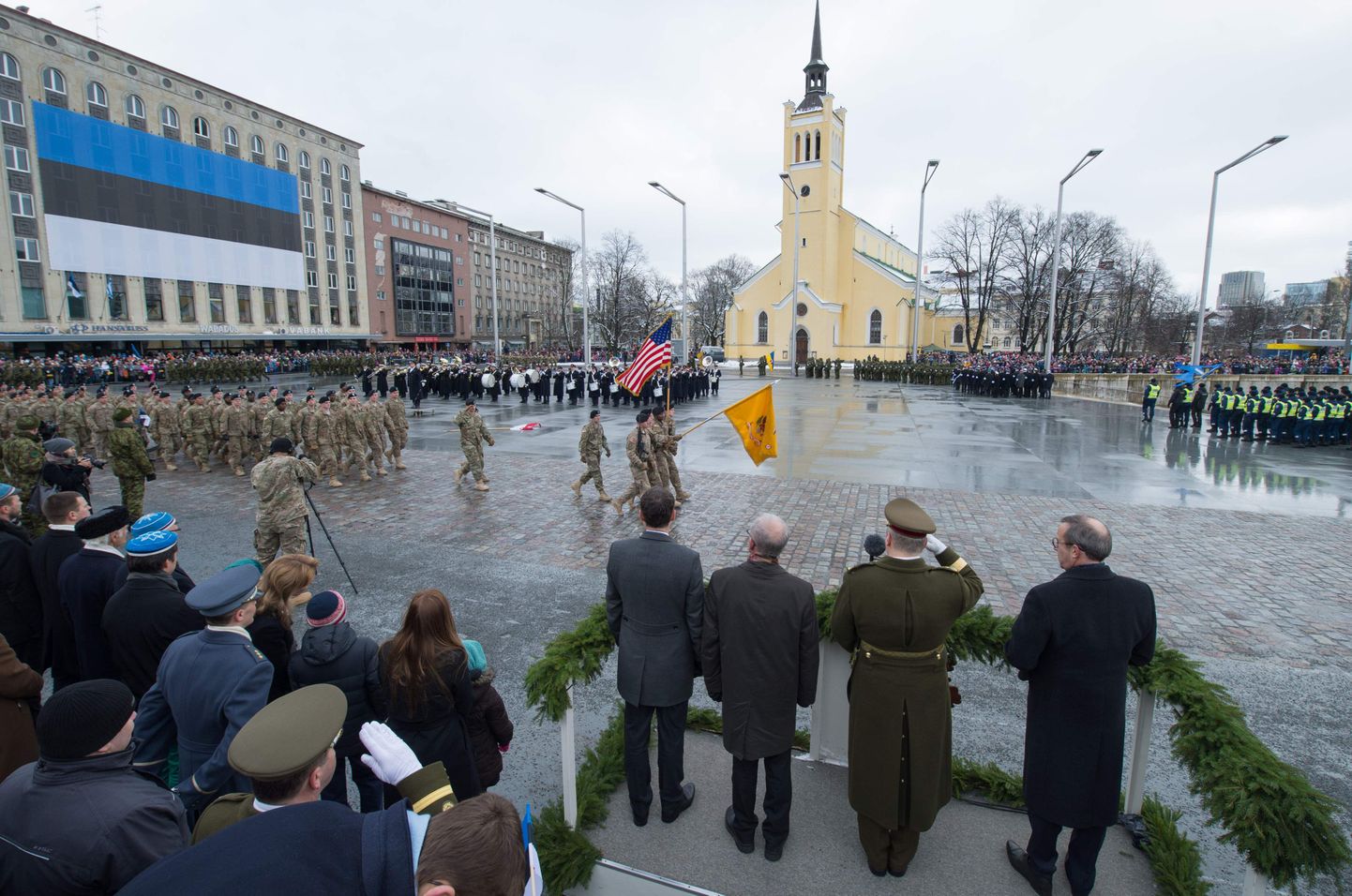 Eestis teeninud Ameerika sõdurid tänavusel vabariigi aastapäeva paraadil Tallinnas.