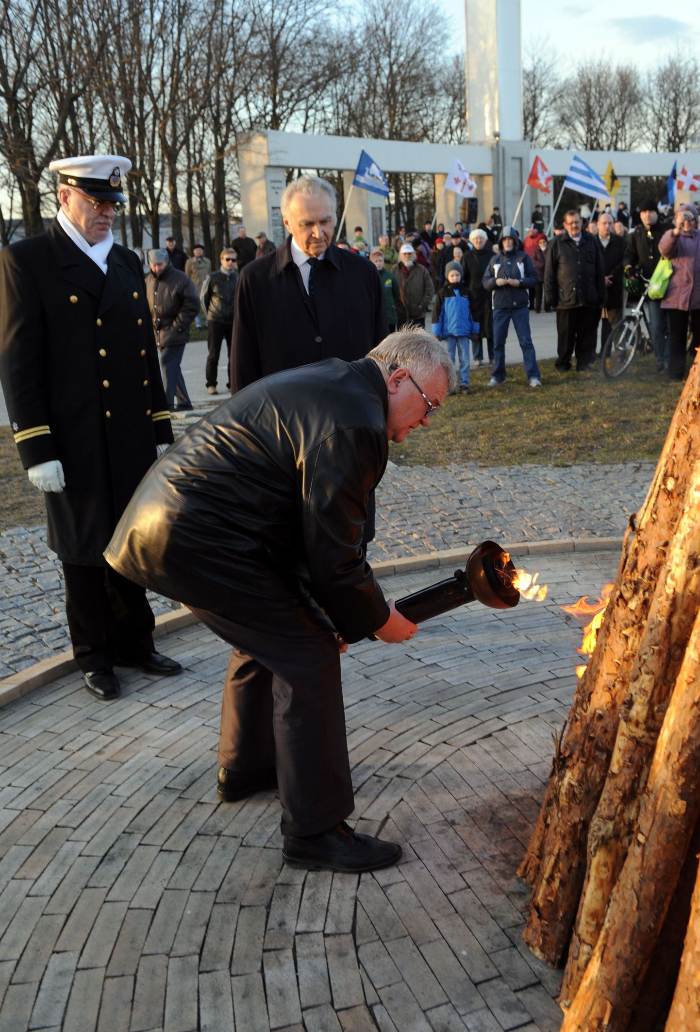 Tänavu süütas Jüriöö ülestõusu 666. aastapäeva puhul Jüriöö pargis tule Tallinna linnapea Edgar Savisaar.