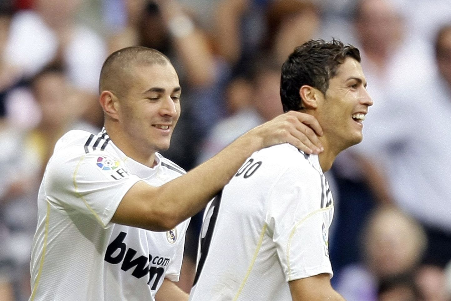 Karim Benzema (vasakul) koos Cristiano Ronaldoga väravat tähistamas.