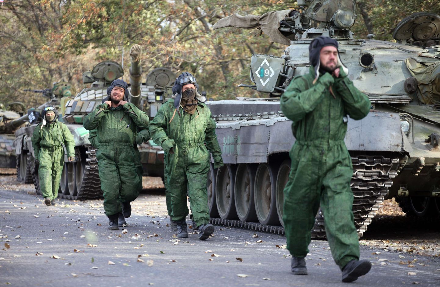 Donetski separatistid alustasid raskerelvastuse äraviimist.
