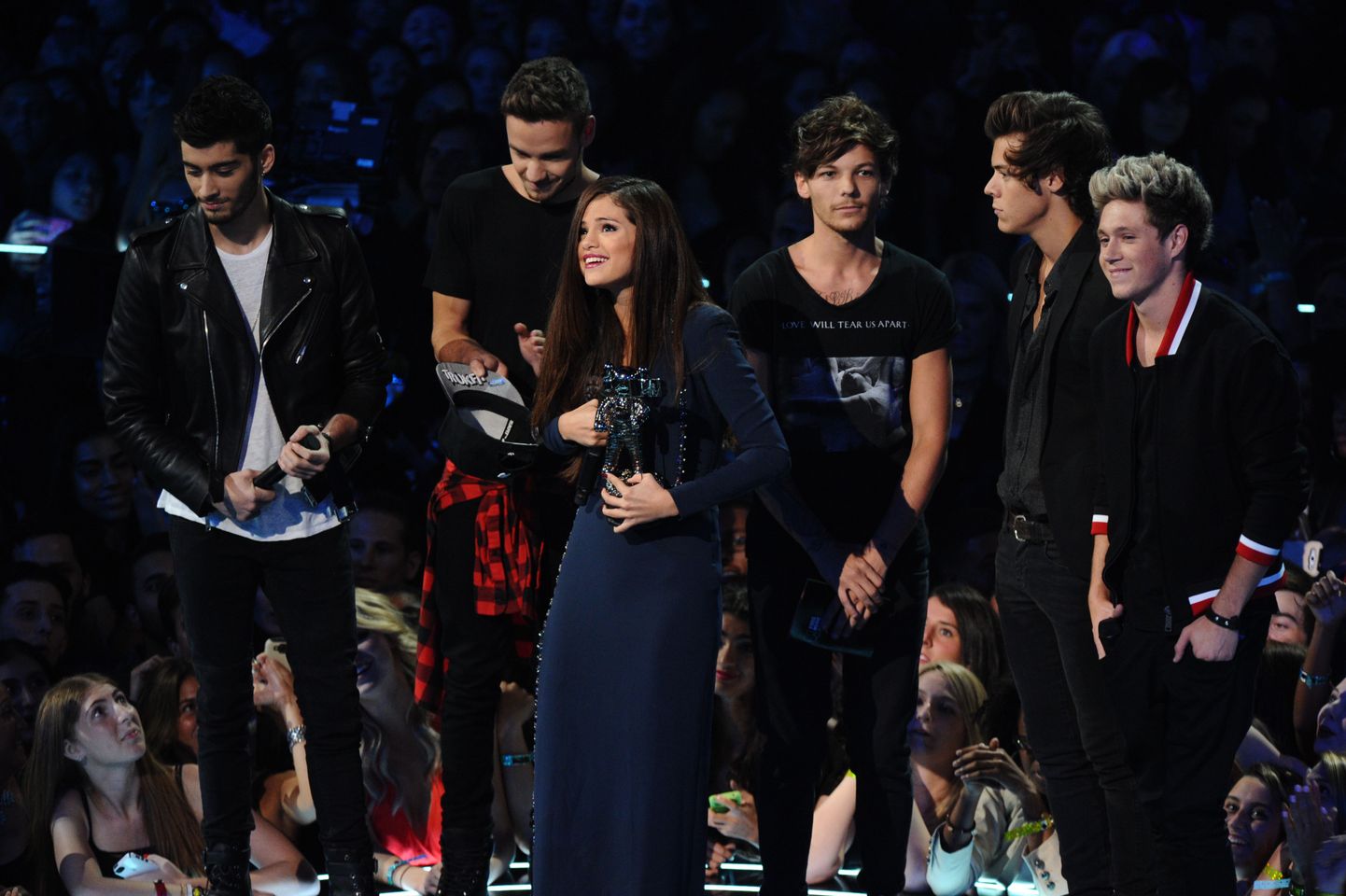 One Directioni poisid andsid auhinna kätte Selena Gomezile.