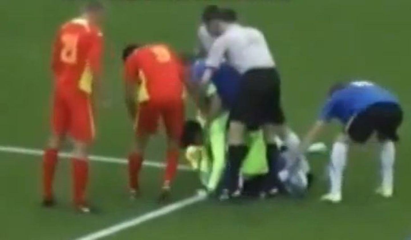Инцидент в матче Киргизия - Эстония.