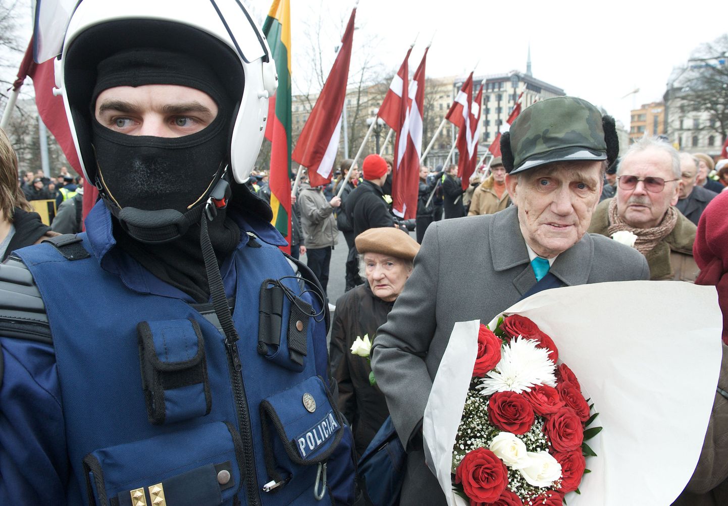 Läti leegionäride marss Riia südalinnas.