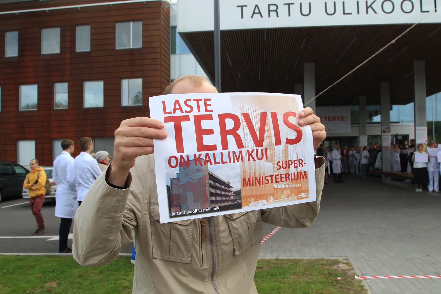 В сентябре прошла предупредительная забастовка медиков, которой требовали дополнительные средства для здравоохранения Эстонии.