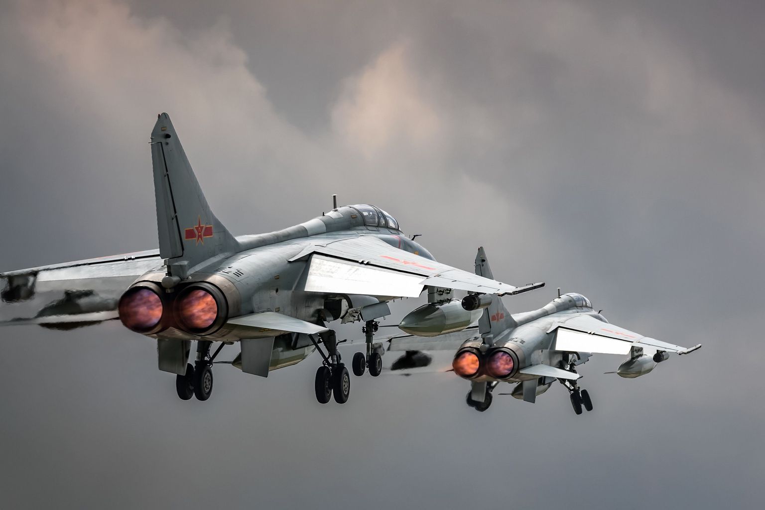Hiina Rahva Vabastusarmee JH-7A pommitajad.