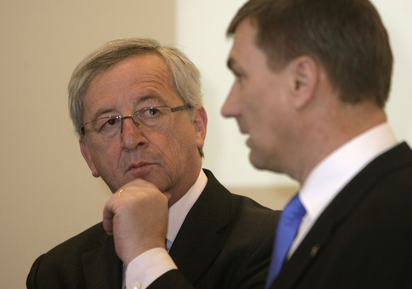 Новый глава Еврокомиссии Жан-Клод Юнкер (слева) и Андрус Ансип.
