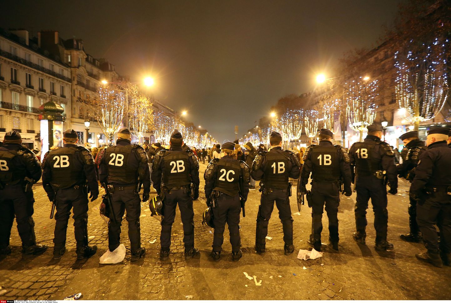 Полиция Франции в новогоднюю ночь.